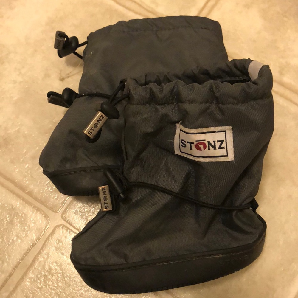 Stonz slip-on toddler booties